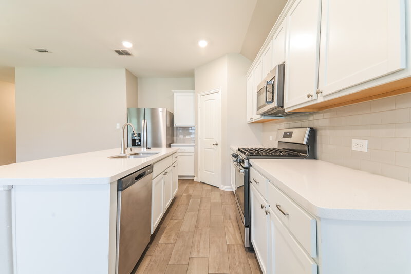 2,055/Mo, 922 Evergreen St Princeton, TX 75407 Kitchen View 2
