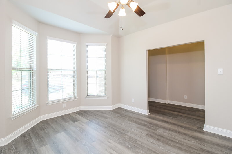 2,915/Mo, 2704 Empire St Denton, TX 76209 Office View