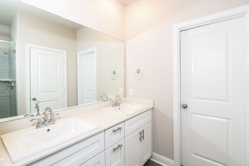 2,915/Mo, 2704 Empire St Denton, TX 76209 Bathroom View