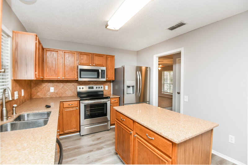 2,540/Mo, 826 Bracken Pl Arlington, TX 76017 Kitchen View 2