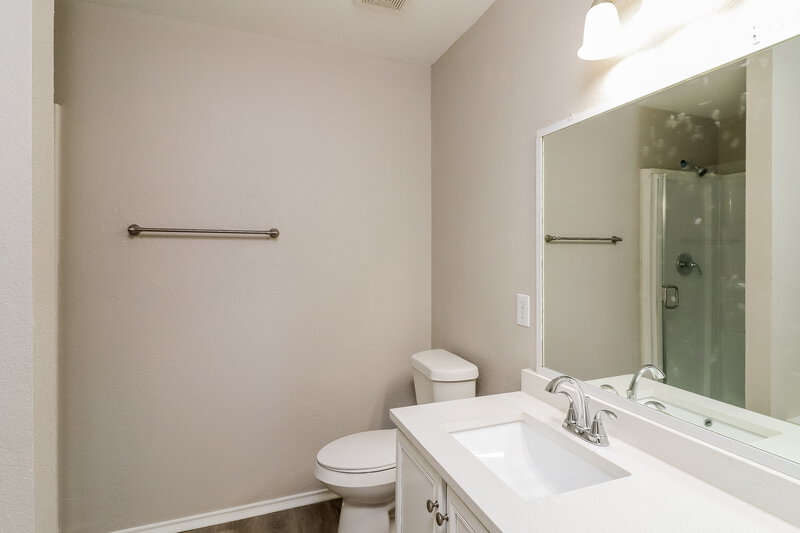 2,500/Mo, 4721 Waterford Dr Fort Worth, TX 76179 Main Bathroom View