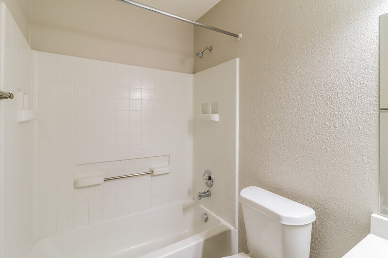 2,500/Mo, 4721 Waterford Dr Fort Worth, TX 76179 Bathroom View
