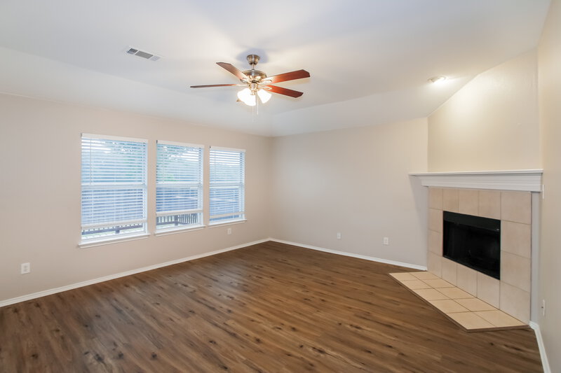 2,220/Mo, 2628 Fondren Rd Denton, TX 76210 Living Room View