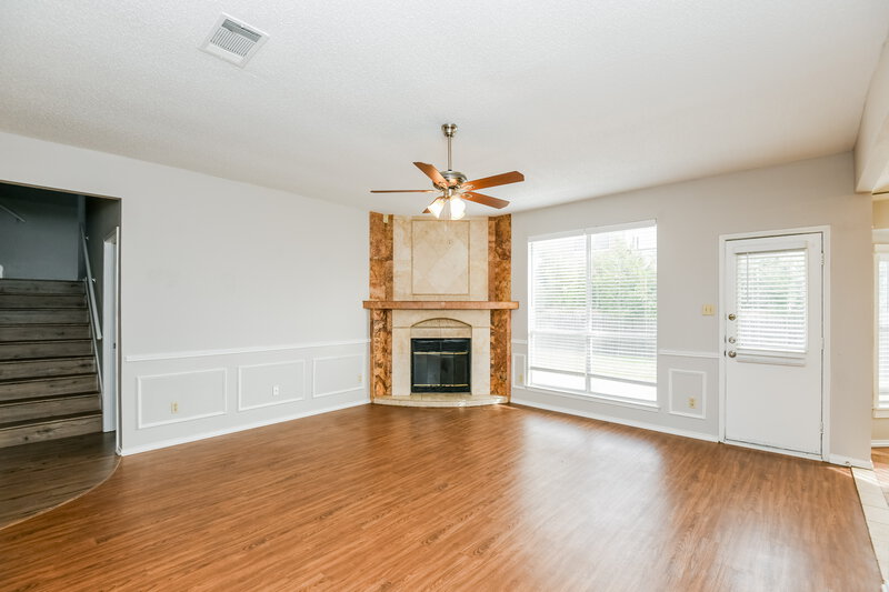 2,735/Mo, 8804 Crestbrook Dr Fort Worth, TX 76179 Living Room View