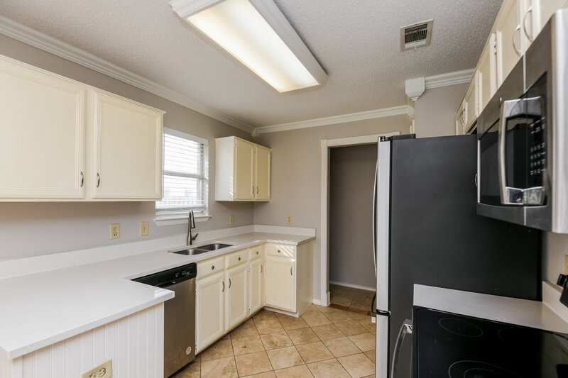 2,735/Mo, 8804 Crestbrook Dr Fort Worth, TX 76179 Kitchen View 2
