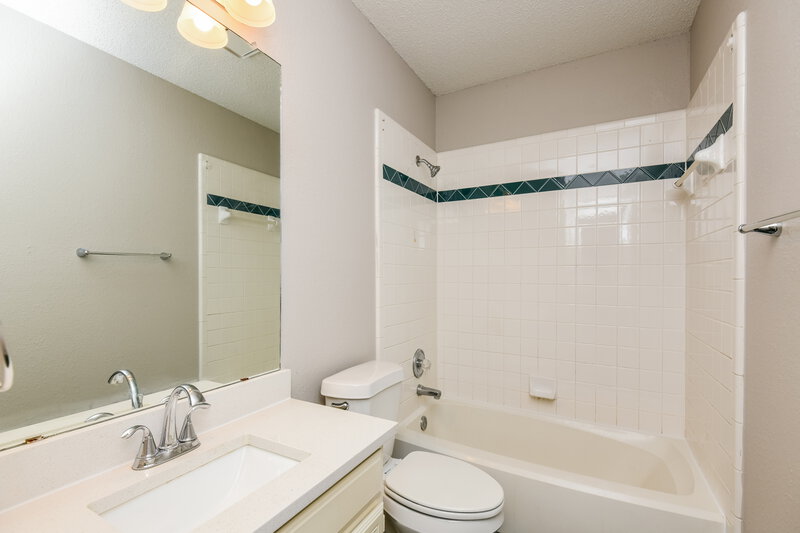 2,735/Mo, 8804 Crestbrook Dr Fort Worth, TX 76179 Bathroom View 2