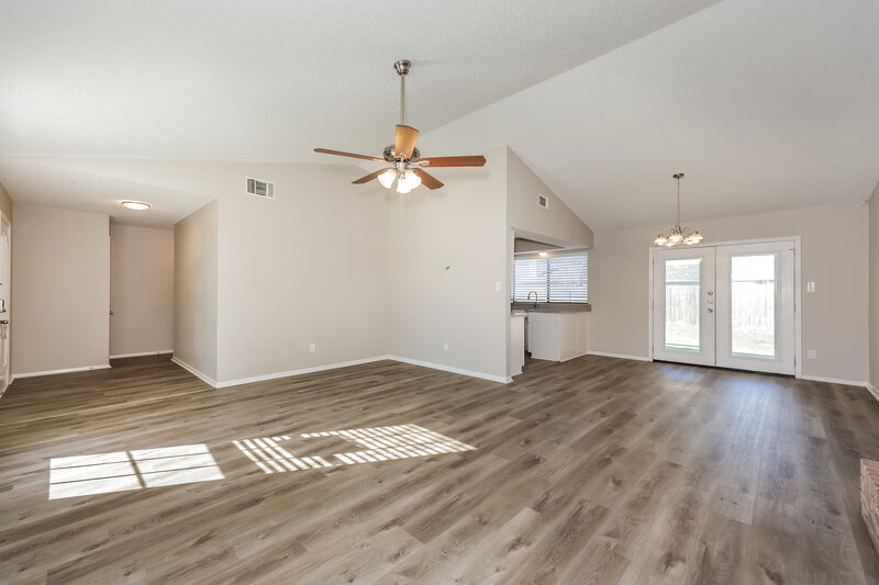 2,260/Mo, 2410 Bentley Dr Grand Prairie, TX 75052 Living Room View