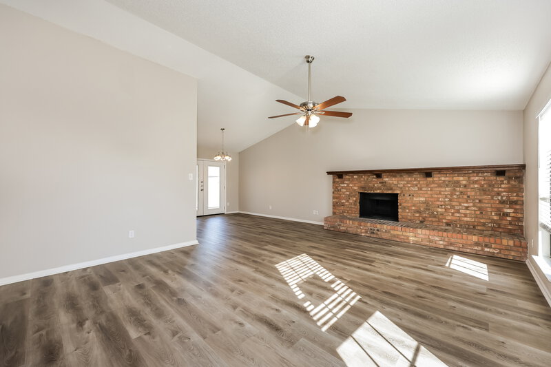 2,260/Mo, 2410 Bentley Dr Grand Prairie, TX 75052 Living Room View 3