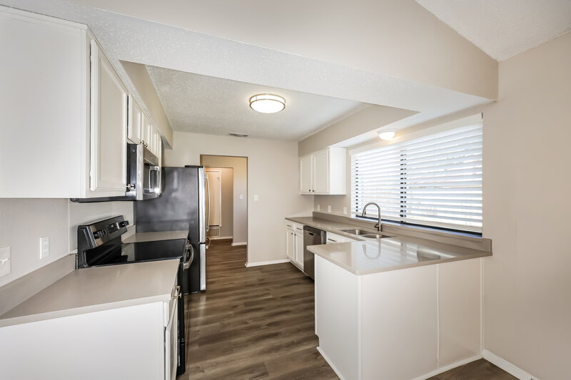 2,260/Mo, 2410 Bentley Dr Grand Prairie, TX 75052 Kitchen View