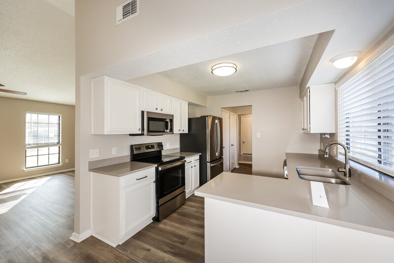 2,260/Mo, 2410 Bentley Dr Grand Prairie, TX 75052 Kitchen View 2