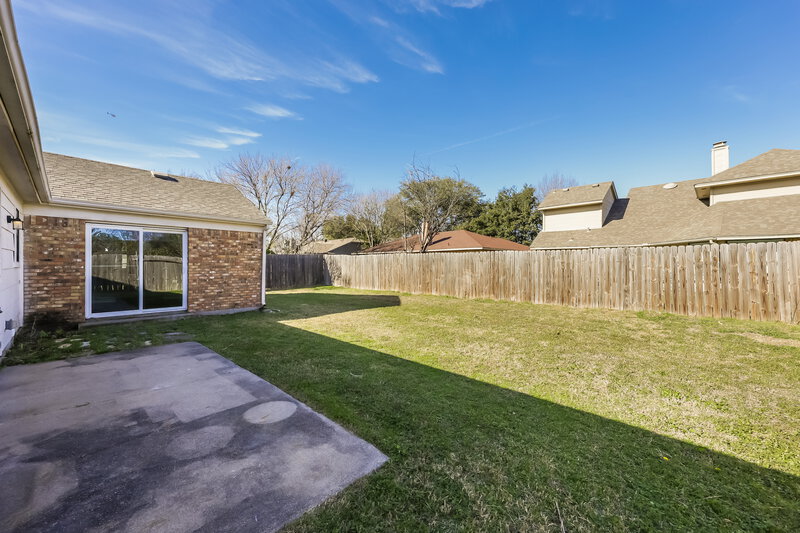 2,260/Mo, 2410 Bentley Dr Grand Prairie, TX 75052 Rear View 2
