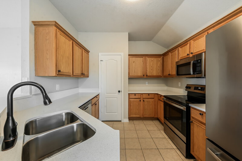 2,175/Mo, 713 Stacie Ln Seagoville, TX 75159 Kitchen View