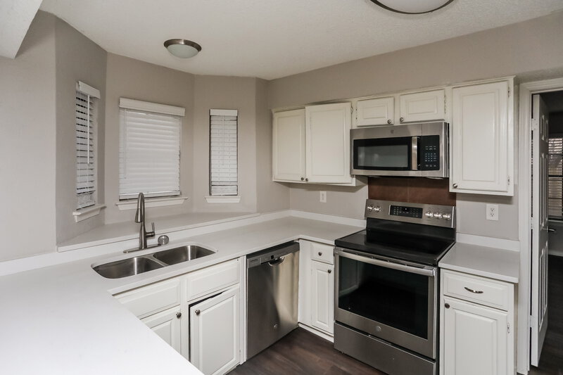 2,550/Mo, 4360 Hemingway Dr Grand Prairie, TX 75052 Kitchen View
