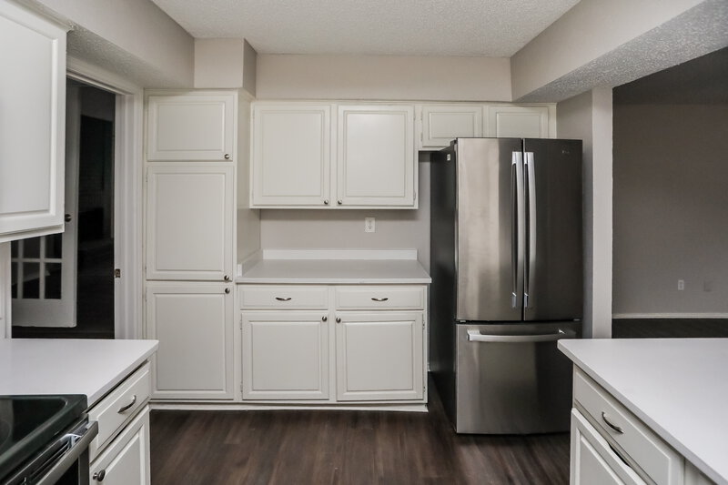 2,550/Mo, 4360 Hemingway Dr Grand Prairie, TX 75052 Kitchen View 3