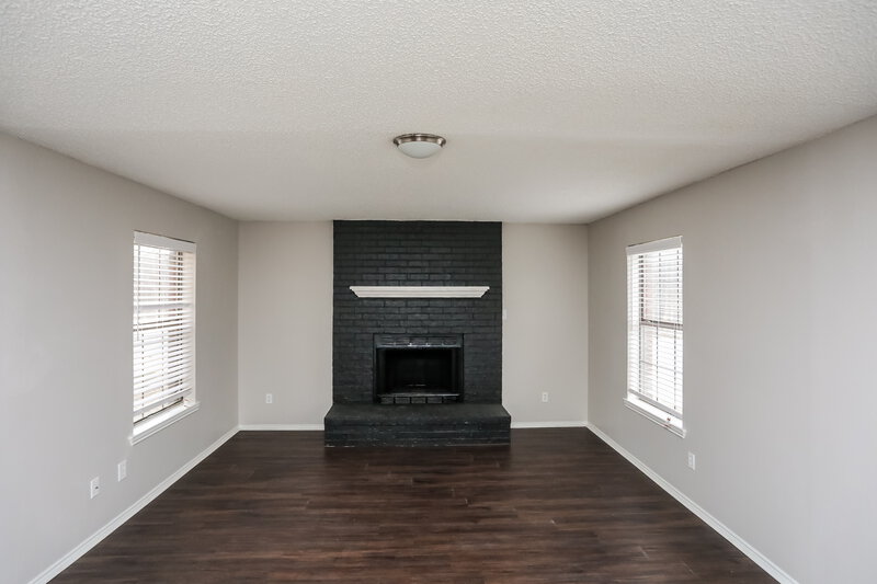 2,550/Mo, 4360 Hemingway Dr Grand Prairie, TX 75052 Family Room View