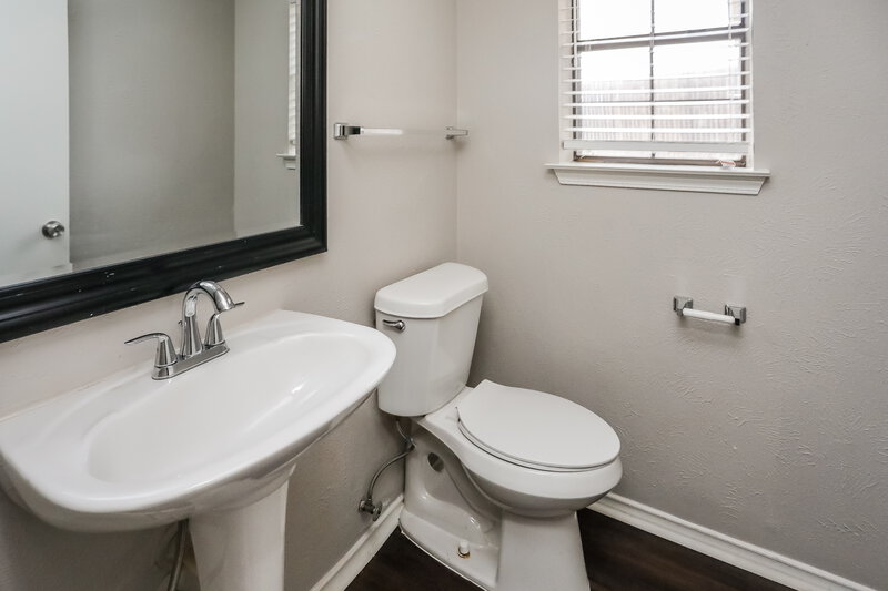 2,550/Mo, 4360 Hemingway Dr Grand Prairie, TX 75052 Powder Room View