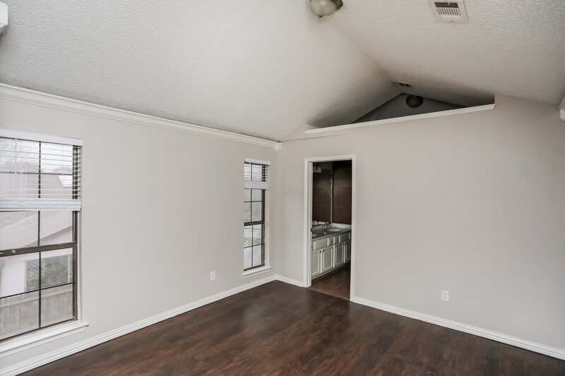 2,550/Mo, 4360 Hemingway Dr Grand Prairie, TX 75052 Main Bedroom View
