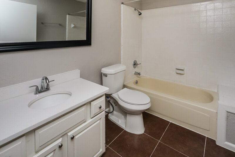 2,550/Mo, 4360 Hemingway Dr Grand Prairie, TX 75052 Bathroom View