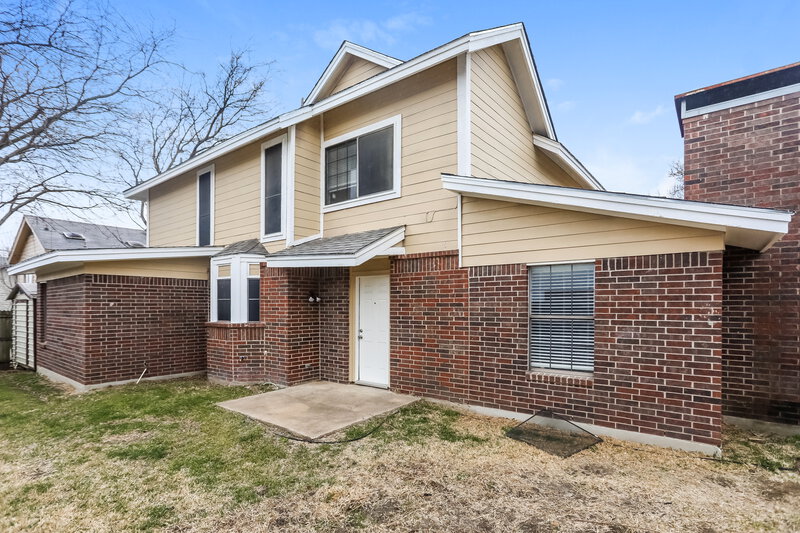 2,550/Mo, 4360 Hemingway Dr Grand Prairie, TX 75052 Rear View