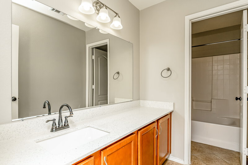 2,140/Mo, 121 Cookston Ln Royse City, TX 75189 Bathroom View