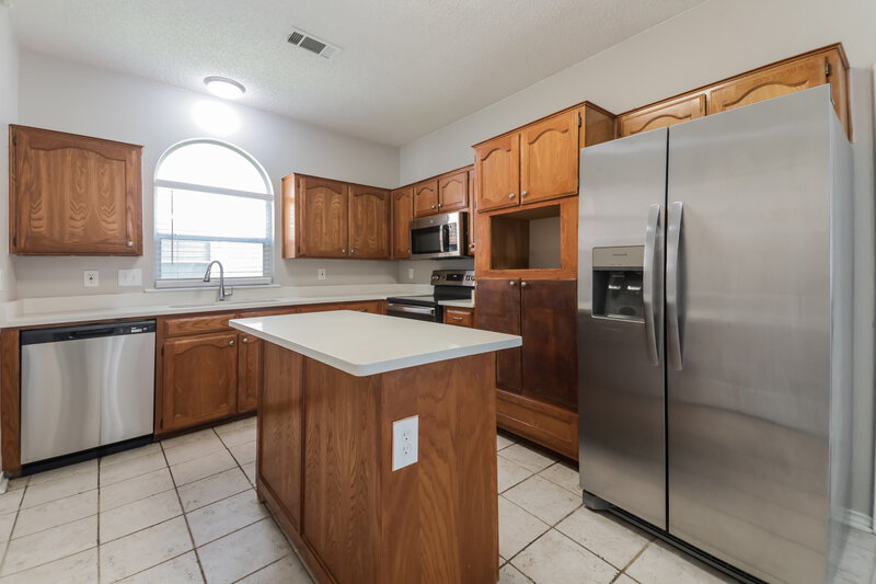 2,315/Mo, 6902 Graham Dr Rowlett, TX 75089 Kitchen View 2