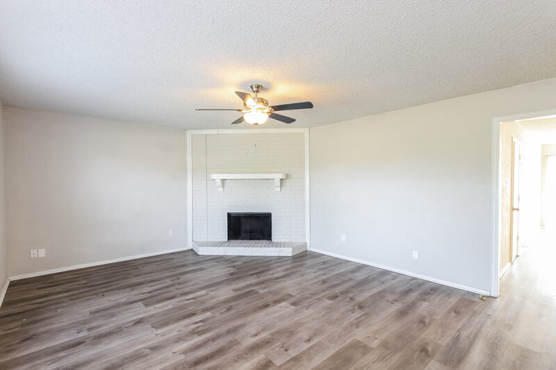 2,130/Mo, 1208 Grinnel Dr Mesquite, TX 75150 Living Room View