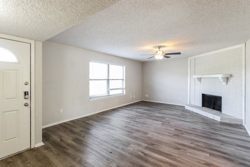 2,130/Mo, 1208 Grinnel Dr Mesquite, TX 75150 Living Room View 3