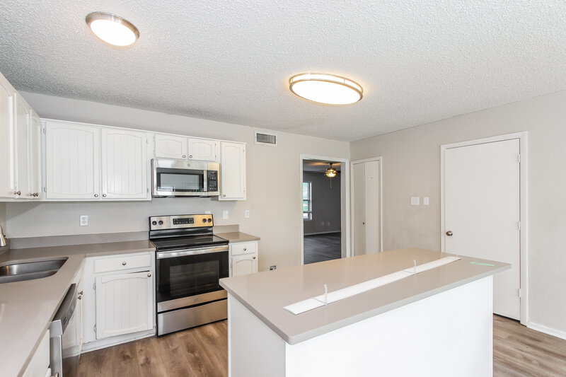 2,130/Mo, 1208 Grinnel Dr Mesquite, TX 75150 Kitchen View 2