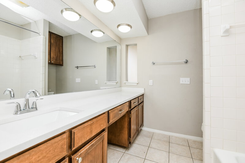 2,170/Mo, 730 Kensington Ln Mansfield, TX 76063 Main Bathroom View