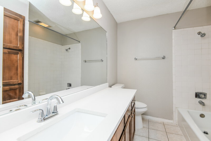 2,170/Mo, 730 Kensington Ln Mansfield, TX 76063 Bathroom View