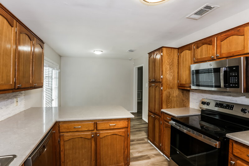 2,225/Mo, 3355 Brooke St Denton, TX 76207 Kitchen View 2