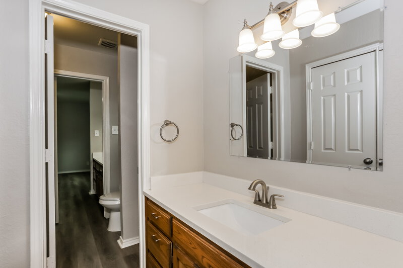 2,225/Mo, 3355 Brooke St Denton, TX 76207 Bathroom View