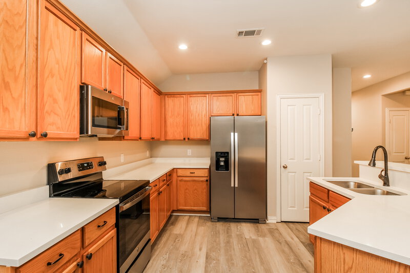 1,930/Mo, 1721 Duck Cove Dr Aubrey, TX 76227 Kitchen View 2