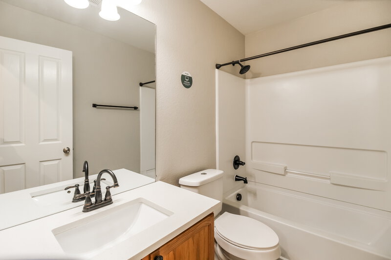 1,930/Mo, 1721 Duck Cove Dr Aubrey, TX 76227 Bathroom View