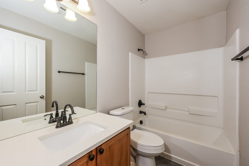 1,925/Mo, 1721 Duck Cove Dr Aubrey, TX 76227 Bathroom View