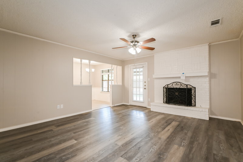 1,825/Mo, 302 Memorial Dr Wylie, TX 75098 Living Room View 2