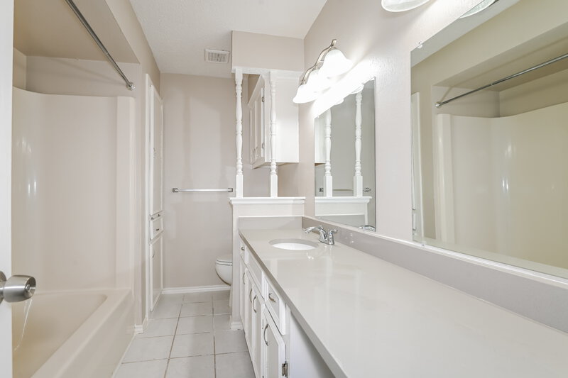 1,825/Mo, 302 Memorial Dr Wylie, TX 75098 Main Bathroom View