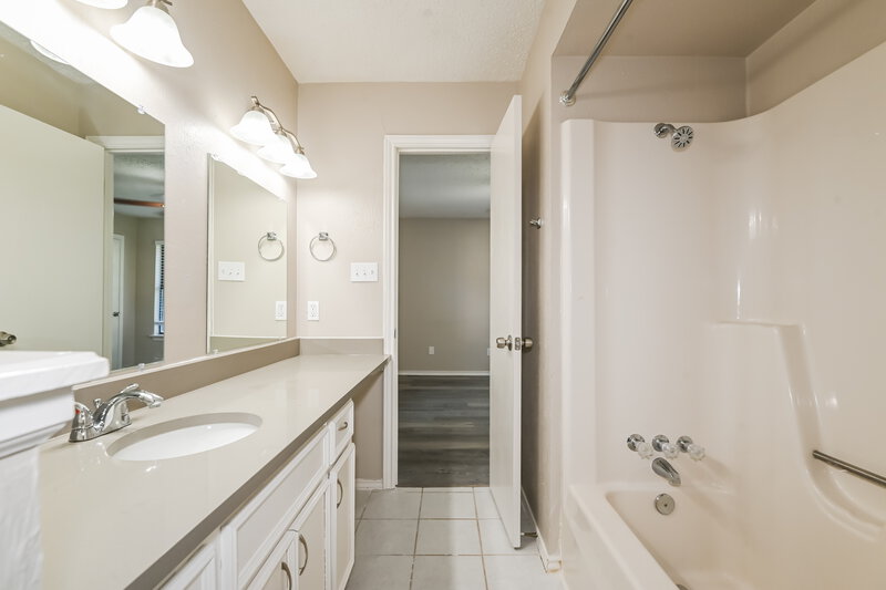 1,825/Mo, 302 Memorial Dr Wylie, TX 75098 Main Bathroom View 2