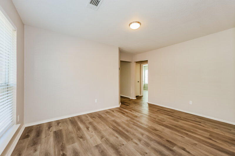 2,230/Mo, 3037 San Martin Dr Arlington, TX 76010 Living Room View 2