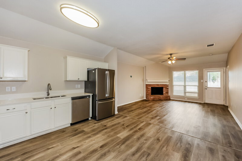 2,230/Mo, 3037 San Martin Dr Arlington, TX 76010 Family Room View 2
