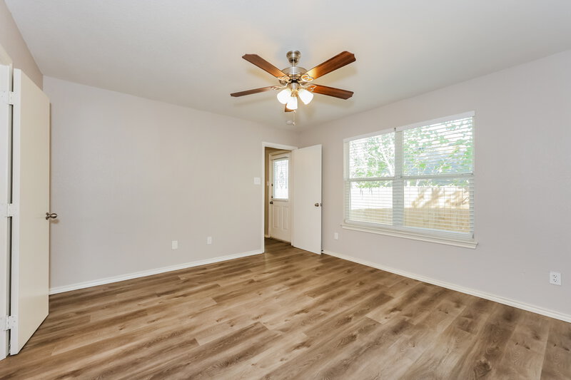 2,230/Mo, 3037 San Martin Dr Arlington, TX 76010 Main Bedroom View 2
