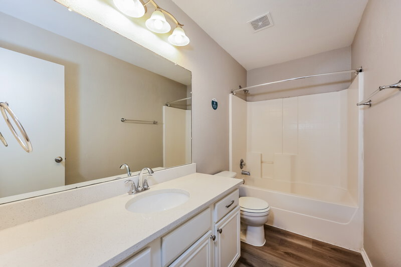 2,230/Mo, 3037 San Martin Dr Arlington, TX 76010 Bathroom View