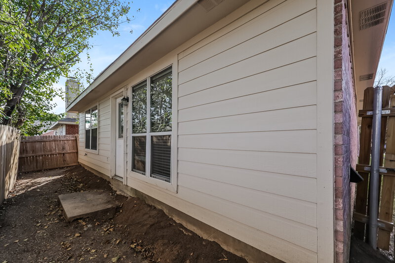 2,230/Mo, 3037 San Martin Dr Arlington, TX 76010 Rear View