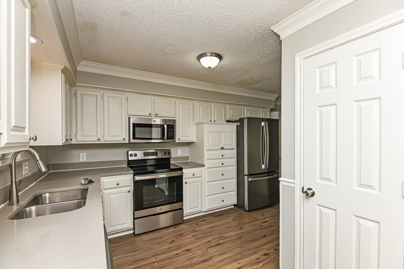 2,535/Mo, 7913 Hulen Park Cir Fort Worth, TX 76123 Kitchen View 2