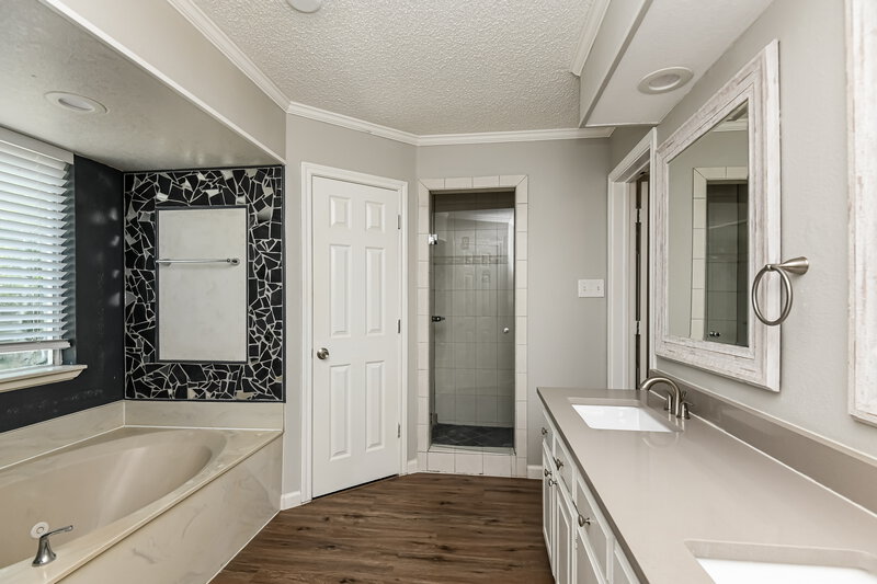 2,535/Mo, 7913 Hulen Park Cir Fort Worth, TX 76123 Main Bathroom View