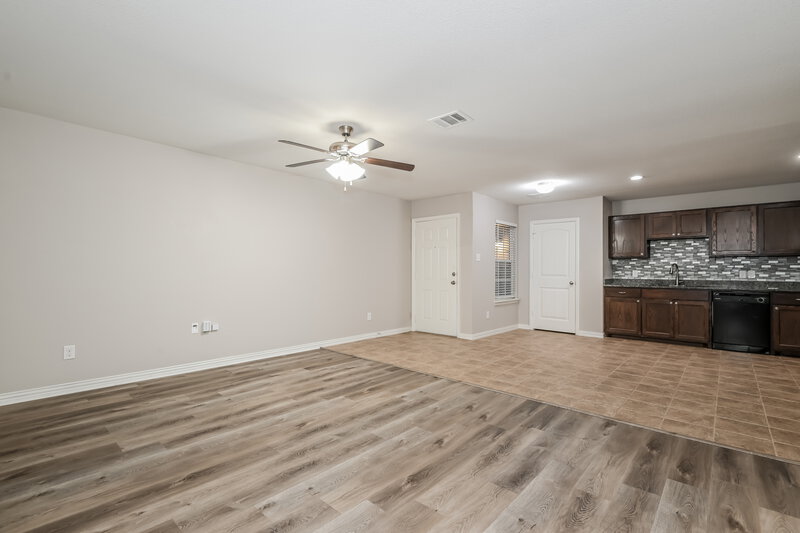 2,100/Mo, 13203 Spanish Bay Ct Dallas, TX 75253 Living Room View 2