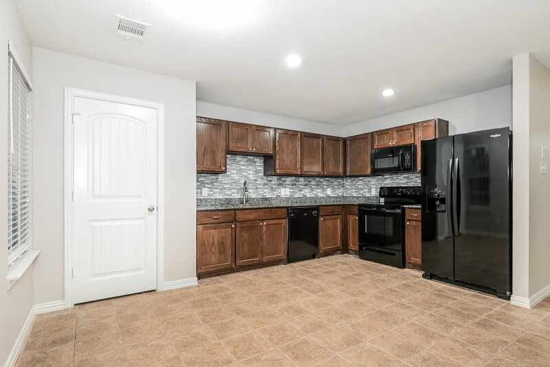 2,100/Mo, 13203 Spanish Bay Ct Dallas, TX 75253 Kitchen View 2