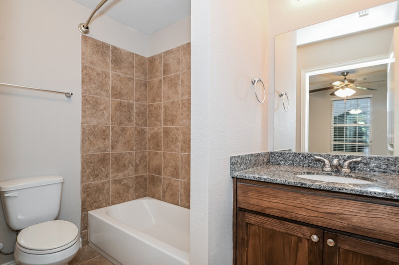 2,100/Mo, 13203 Spanish Bay Ct Dallas, TX 75253 Main Bathroom View