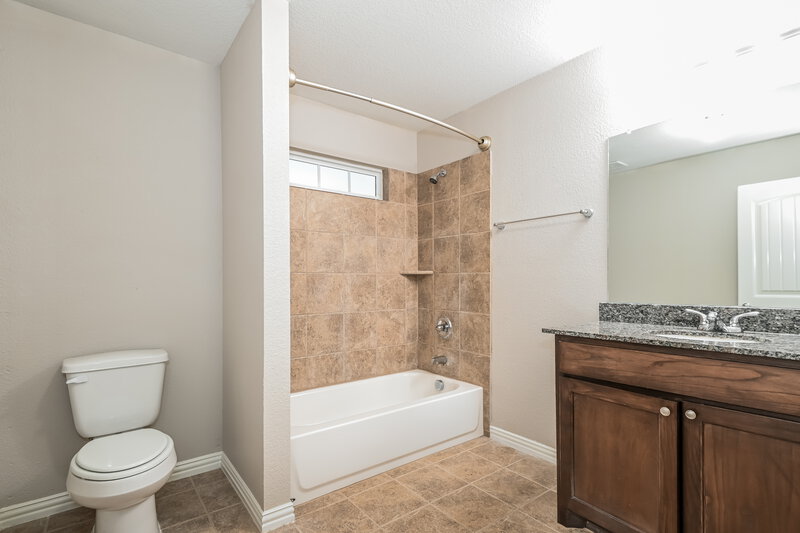 2,100/Mo, 13203 Spanish Bay Ct Dallas, TX 75253 Bathroom View