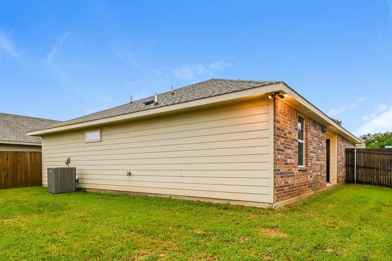 2,100/Mo, 13203 Spanish Bay Ct Dallas, TX 75253 Rear View